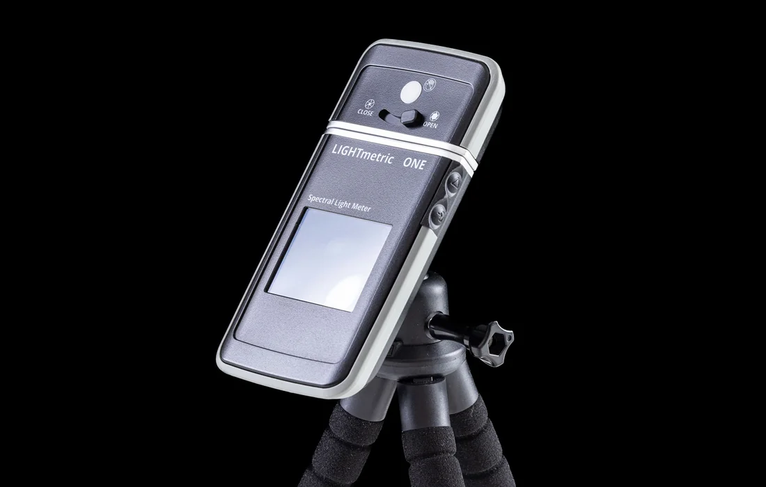 LIGHTmetric ONE on a tripod for PAR measurement of plant lighting
